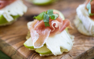 Apples and salami: a fresh and tasty combination